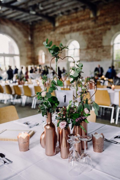 Caro & Chris: Rustikale Hochzeit im Lokschuppen Heidenheim