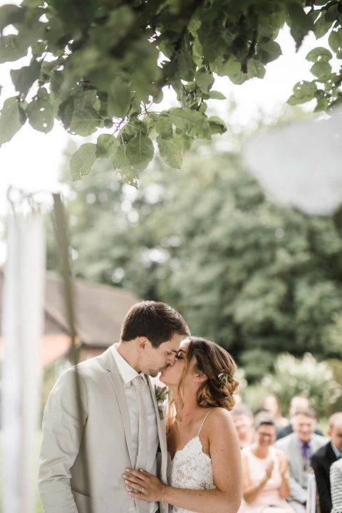 Rebecca & Andreas: Boho-Hochzeit unter freiem Himmel