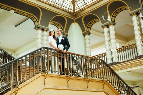 Glamouröse Hochzeitsinspiration im Grand Budapesthotel