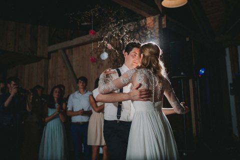 Tom & Sarah: Romantisch-rustikale Hochzeit im Allgäu