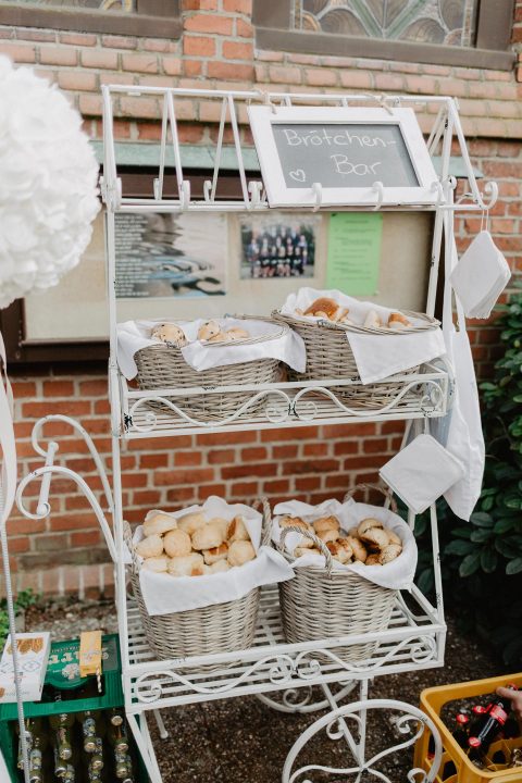 Julia & Michael: Klassische Hochzeit im Frühling