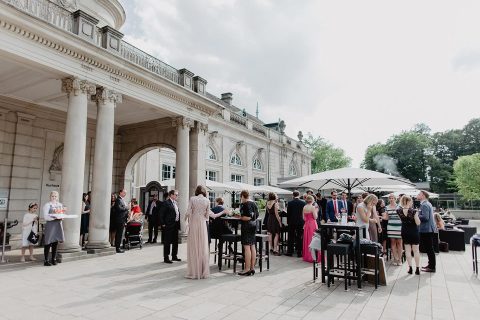 Julia & Michael: Klassische Hochzeit im Frühling