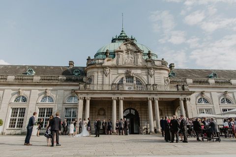 Julia & Michael: Klassische Hochzeit im Frühling