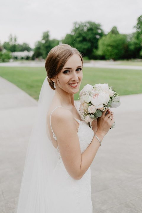 Julia & Michael: Klassische Hochzeit im Frühling