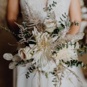 Winterhochzeitsinspiration in Gold und Weiss