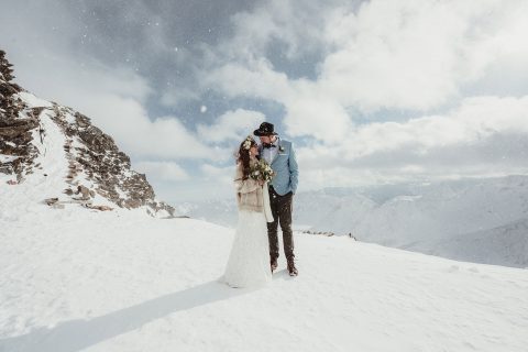 Winterhochzeitsinspiration in den Südtiroler Bergen