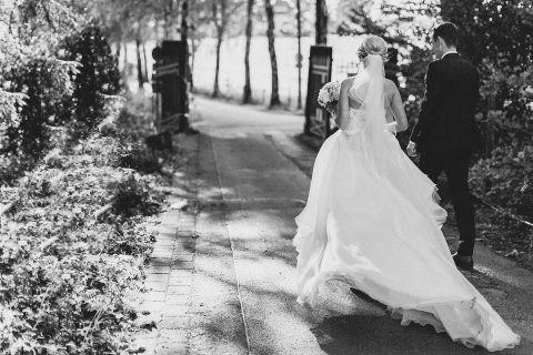 Jenny & Georg: Sommerliche Hochzeit im Schloss Grünewald