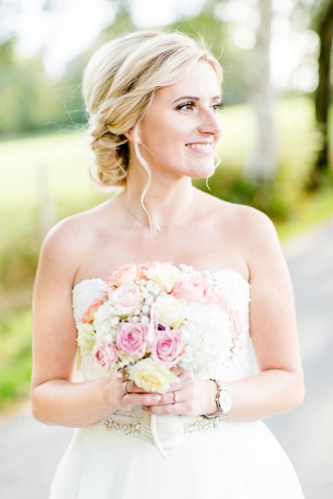 Jenny & Georg: Sommerliche Hochzeit im Schloss Grünewald