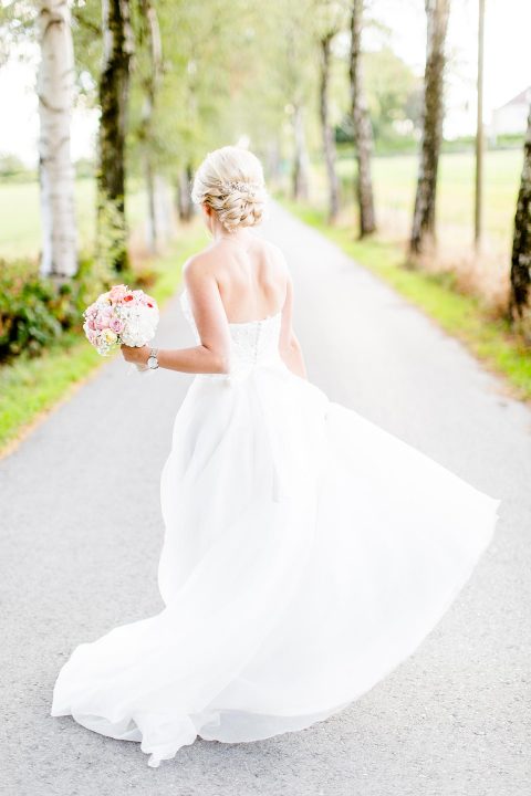 Jenny & Georg: Sommerliche Hochzeit im Schloss Grünewald