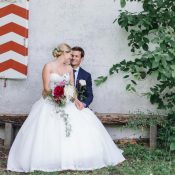 Pia & David: Eine rustikal elegante Hochzeit am Rhein