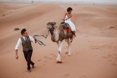 Jea & Justin: Romantisches Elopement in Sahara von Marokko