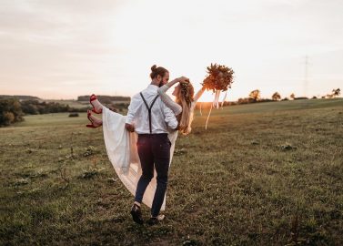 Valeria & Marcel: Ländliche Hochzeit mit Boho-Charme