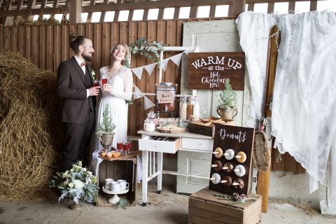 Hochzeitsinspiration: Wintergrün im tiefen Schnee