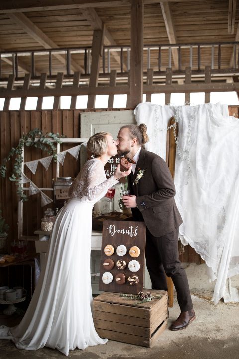 Hochzeitsinspiration: Wintergrün im tiefen Schnee