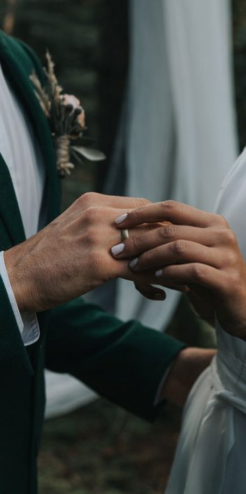 Mystische Elopement-Inspiration in der Natur