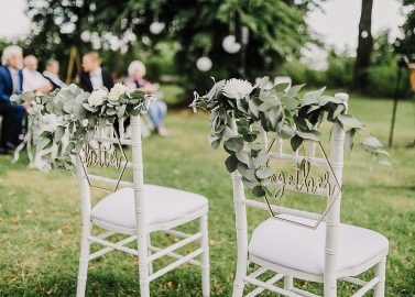 Schloss Jägersburg: Klassische Hochzeit mit Boho-Twist