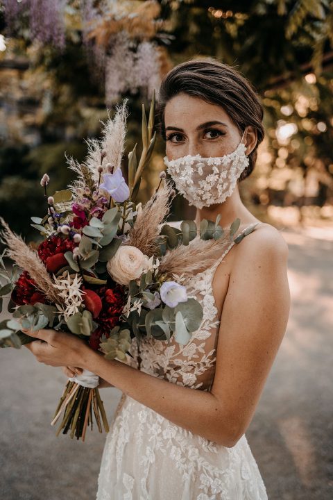 Heiraten mit Mundschutzmasken in Corona-Zeiten 