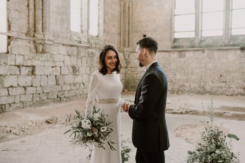 Minimalistisch elegant - Heiraten in der Normandie