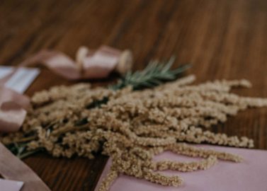 Schloss Arff: Hochzeitsinspiration in Pastell Pale Pink
