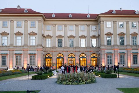 Weltenbummler-Hochzeit im Wiener Garden Palace Liechtenstein