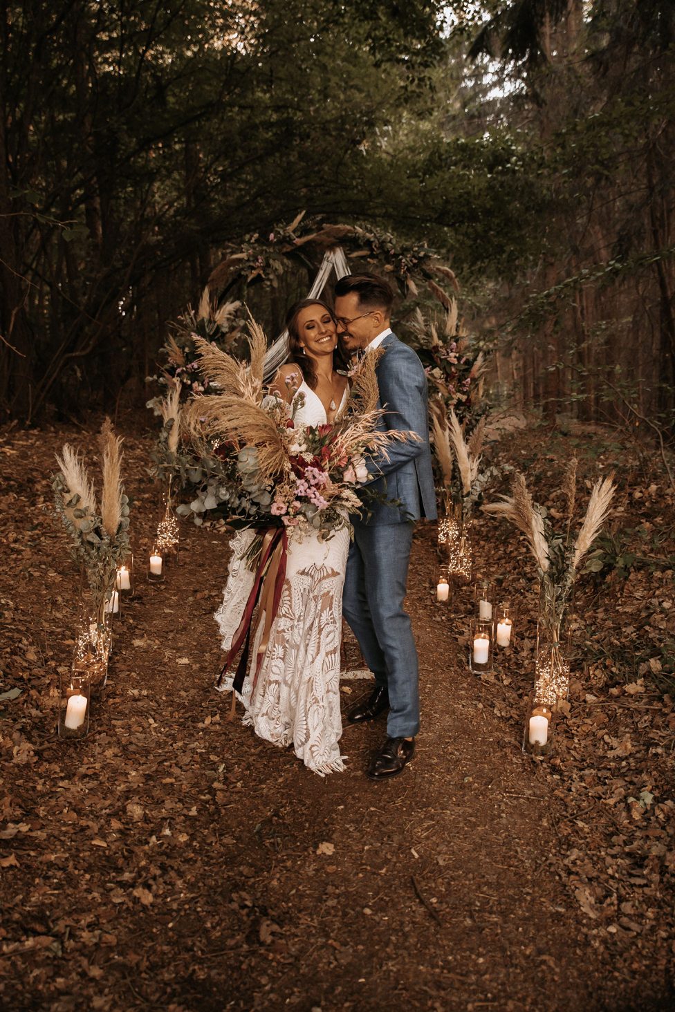 Romantische Elopement Wald-Hochzeit zu zweit
