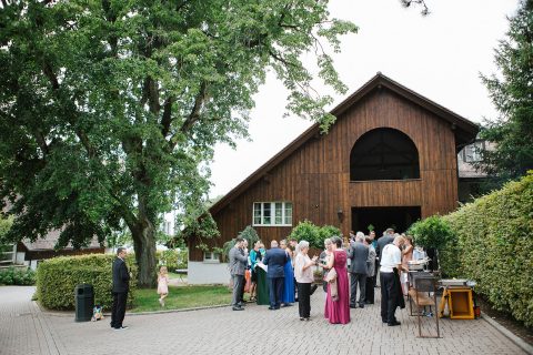 Hofgut Albführen: einfach-schöne Hof-Hochzeit