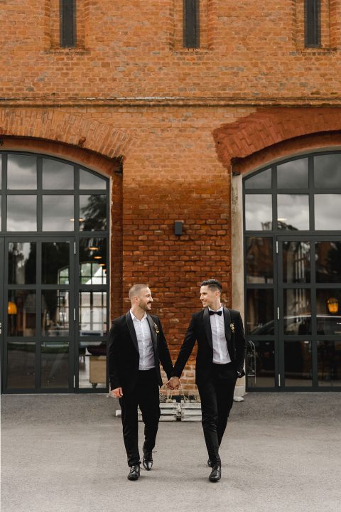 LGBT Hochzeitsinspiration in der Scheune Grafenegg