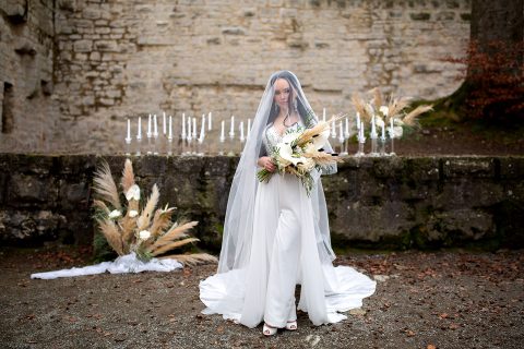 Moderne Hochzeitsinspiration in der Burgruine Leofels