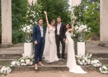 Verspielt-elegante Parktrauung mit vielen Blumen