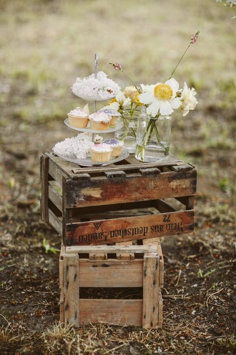 Eine Hochzeitsmärchen Inspiration in gelben Pastellfarben,