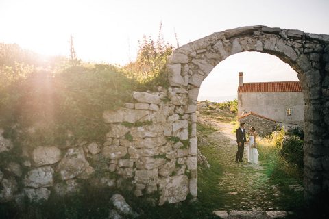 Entspannte Destination-Traumhochzeit in Kroatien von Nordica Photography,